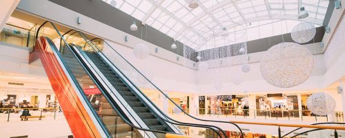 escalator-in-modern-shopping-mall-shopping-centre-E8UJNDC.jpg